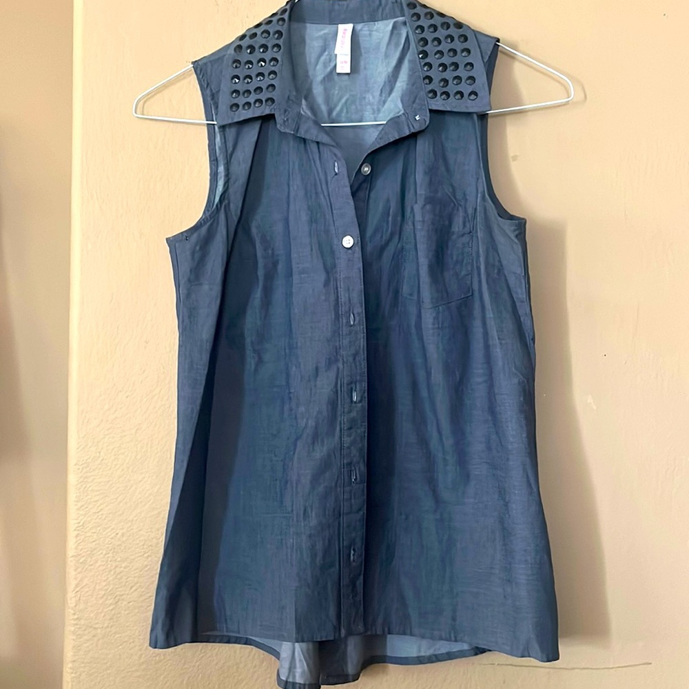 Denim color sleeveless top